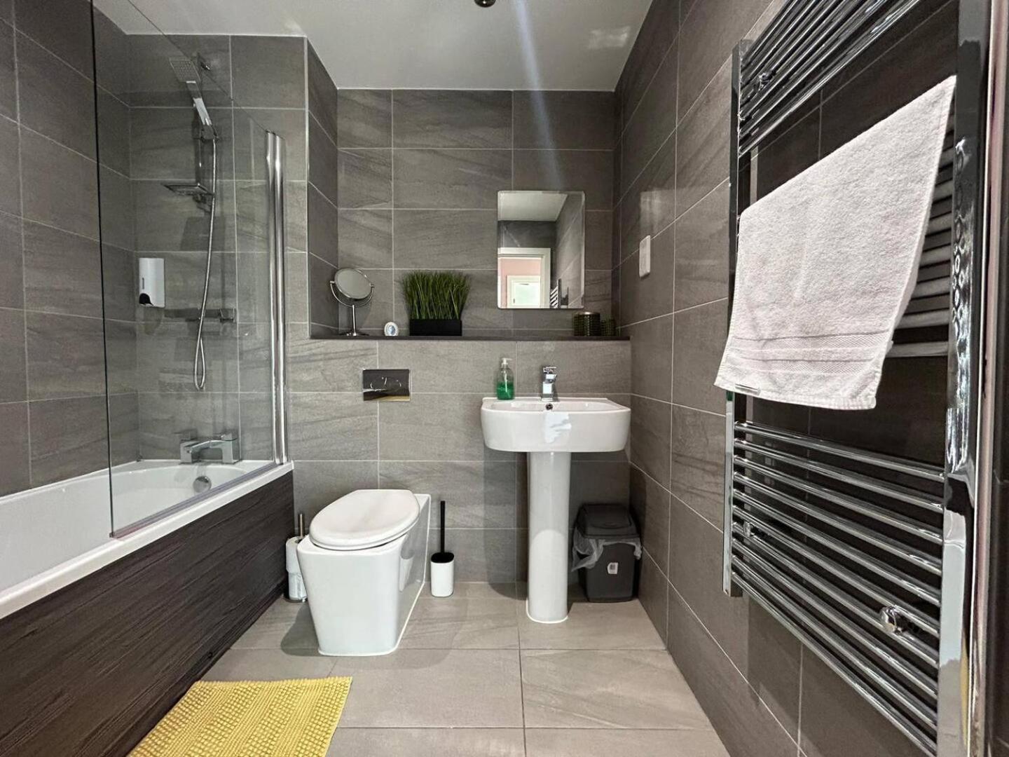 Gem-Living Modern Comfort In Kelham Island เชฟฟิลด์ ภายนอก รูปภาพ